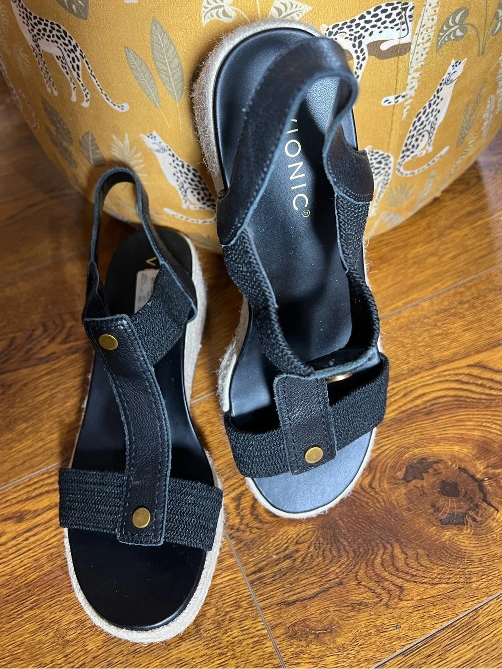 NWOB $135 Vionic Calera Black Leather Espadrille Wedge Sandals 9.5